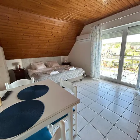 Fonix Apartmanhaz Lägenhet *