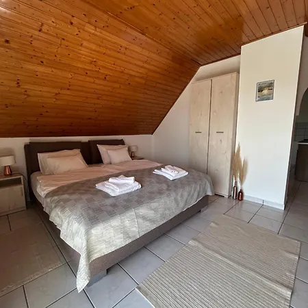 Lägenhet Fonix Apartmanhaz Vonyarcvashegy
