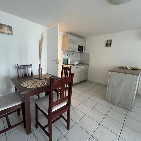 Fonix Apartmanhaz Lägenhet