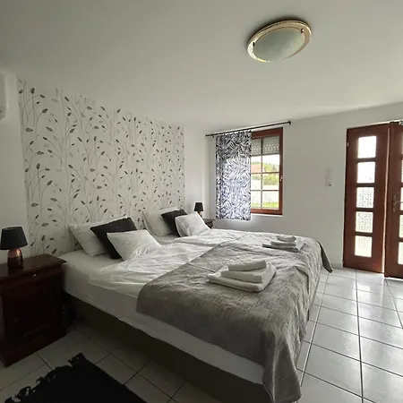 Fonix Apartmanhaz Lägenhet *